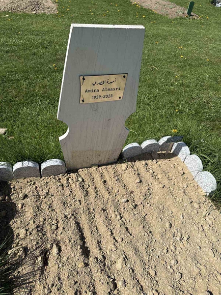 Grave number: R 05M 273