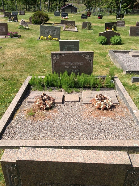 Grave number: An B   565, 566