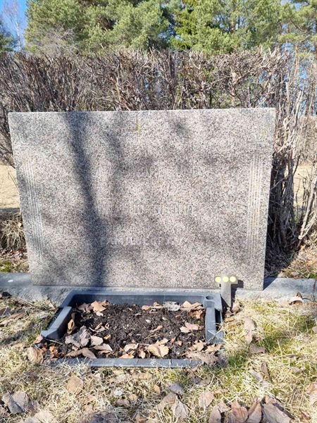 Grave number: 2 11    4