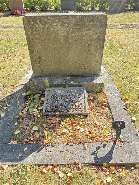 Grave number: 22 D    32