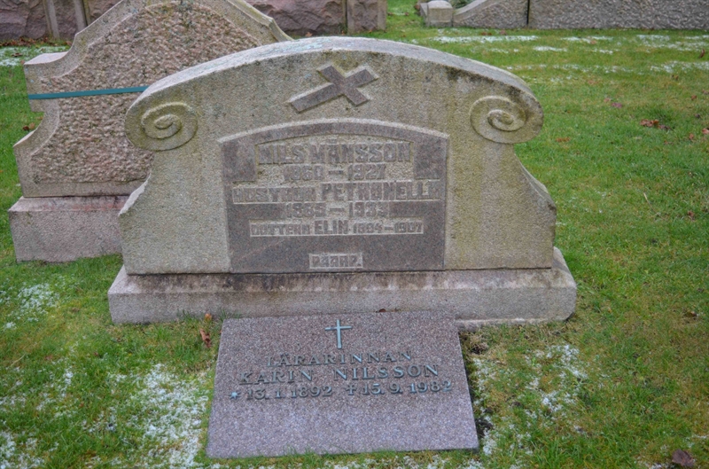 Grave number: TR 3    50