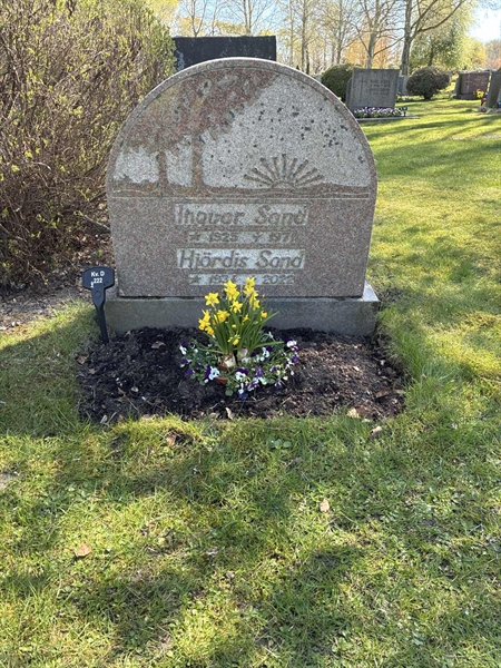 Grave number: 22 D   222
