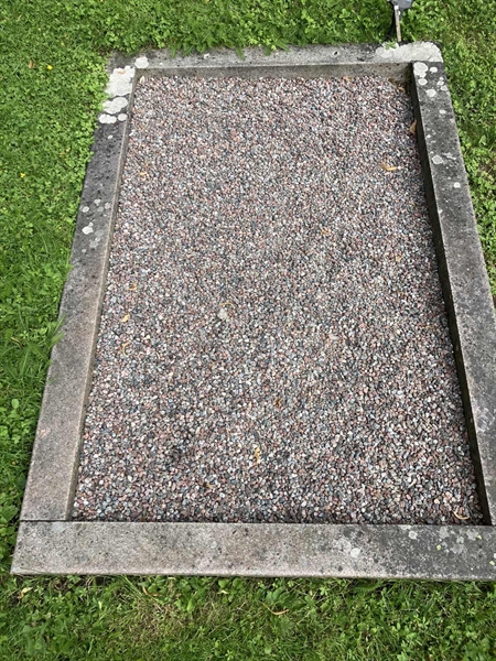 Grave number: 1 09     8