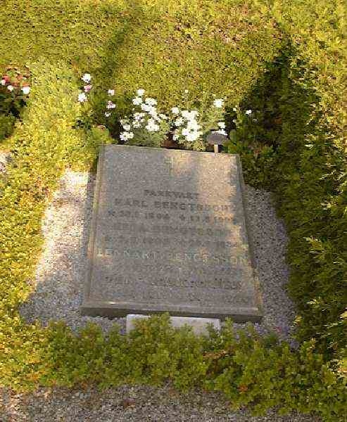 Grave number: NK Urn r    26