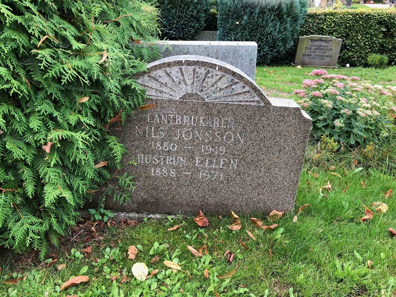 Grave number: AK 03   110, 111