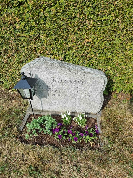 Grave number: 1 03   22