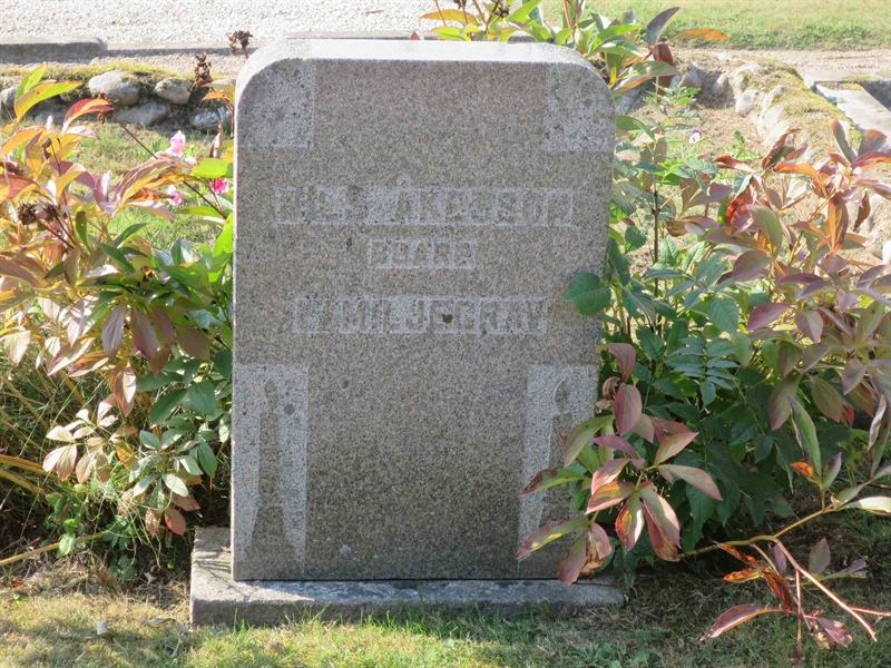 Grave number: HK F   159, 160