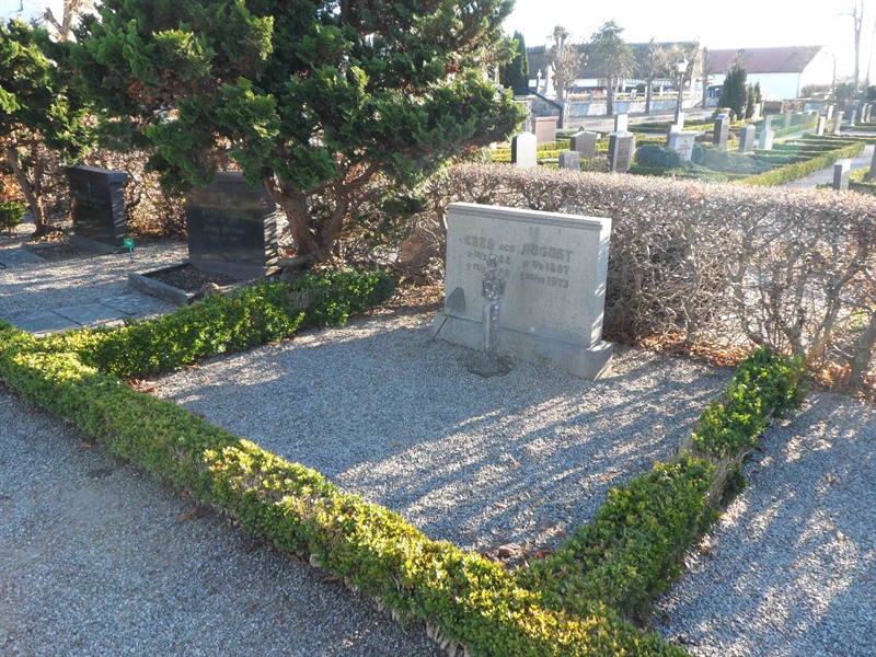 Grave number: ÖTN NNK6    11, 12