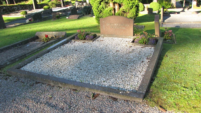 Grave number: HG DUVAN   330, 331