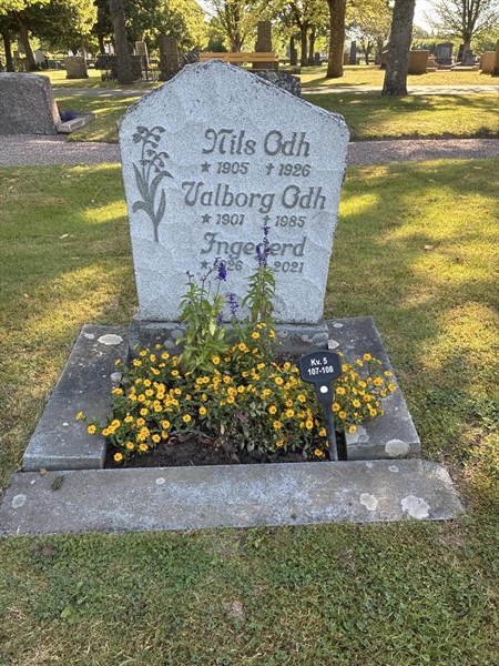 Grave number: 33 5   107-108