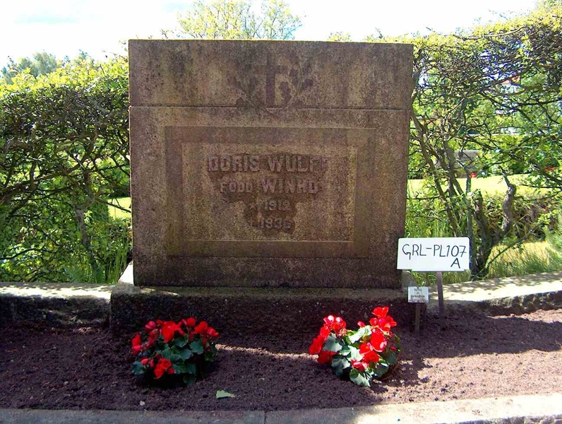 Grave number: HÖB GL.R   107A