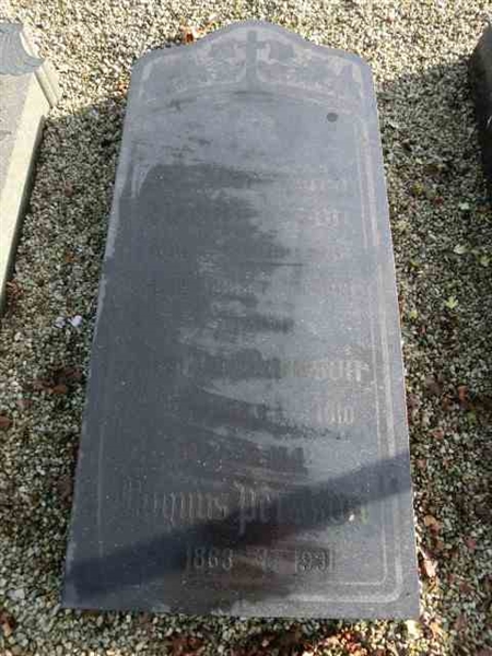 Grave number: ÖK E    032