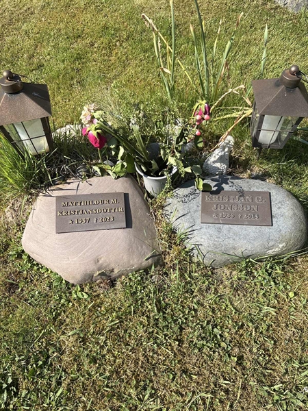 Grave number: 02 UL   649