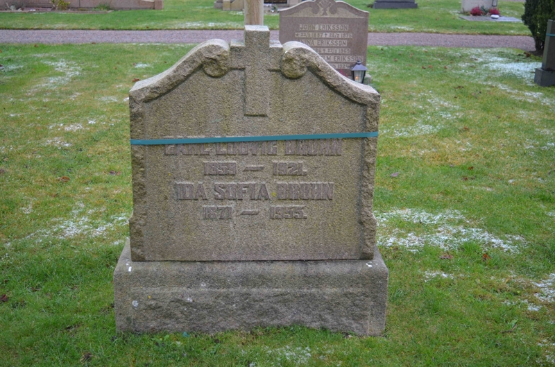 Grave number: TR 3    23
