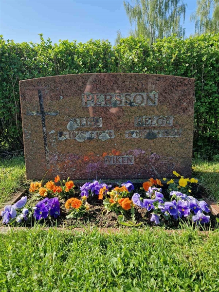 Grave number: 501 24 4899-4900