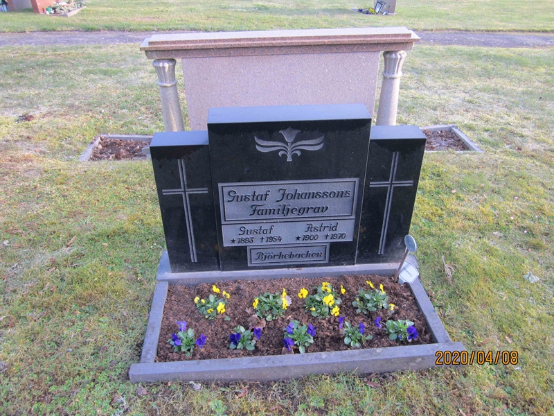 Grave number: 02 Q   34