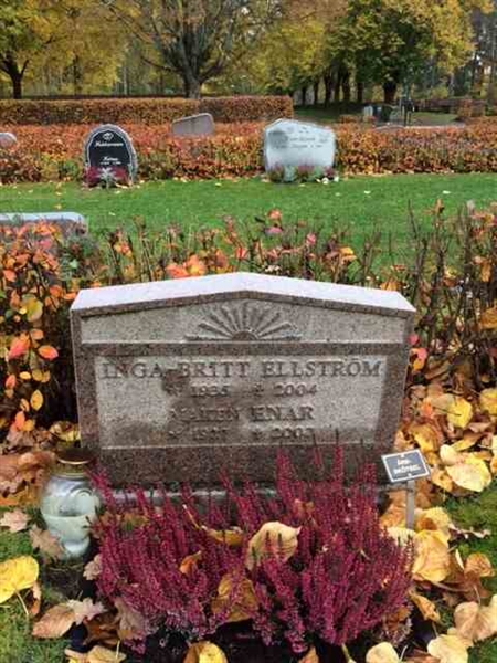 Grave number: KV 21   106-107