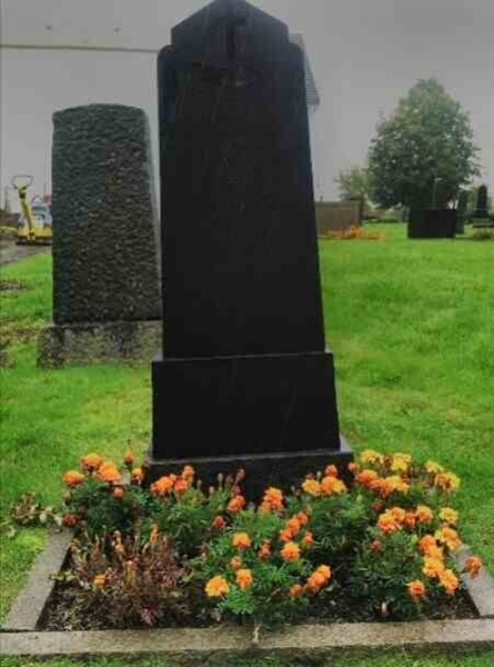 Grave number: TÖ 4   135