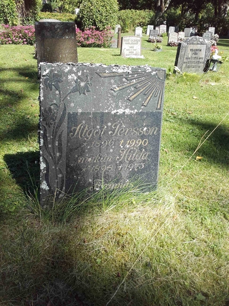 Grave number: NO 07   133