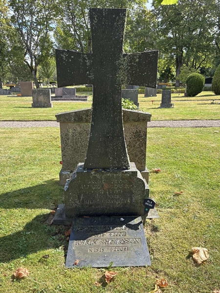 Grave number: 33 6   243-244