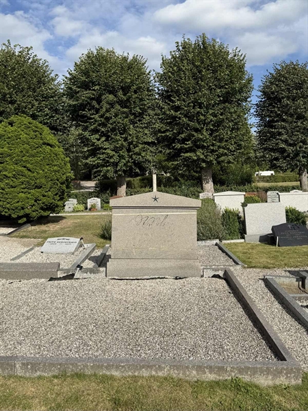 Grave number: ON C   382, 383, 384