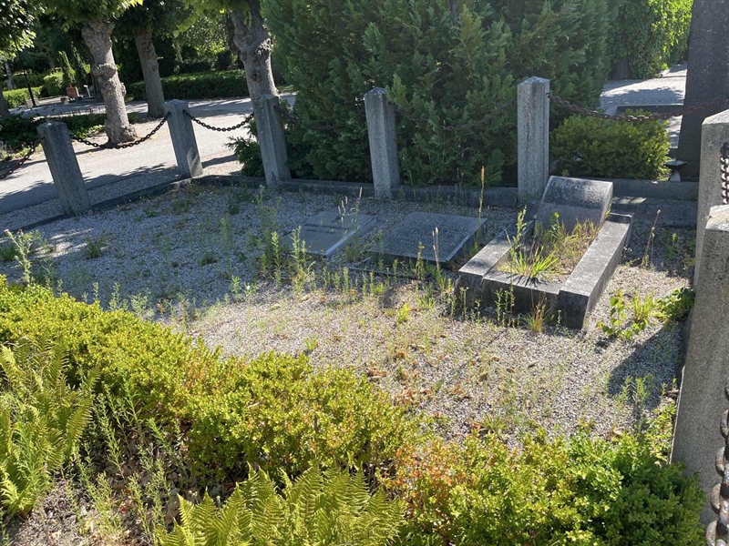 Grave number: NK IV 208-209