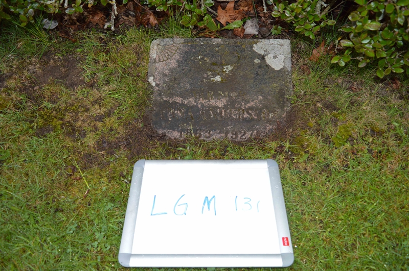 Grave number: LG M   131