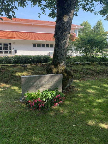 Grave number: NK E    16, 17, 18