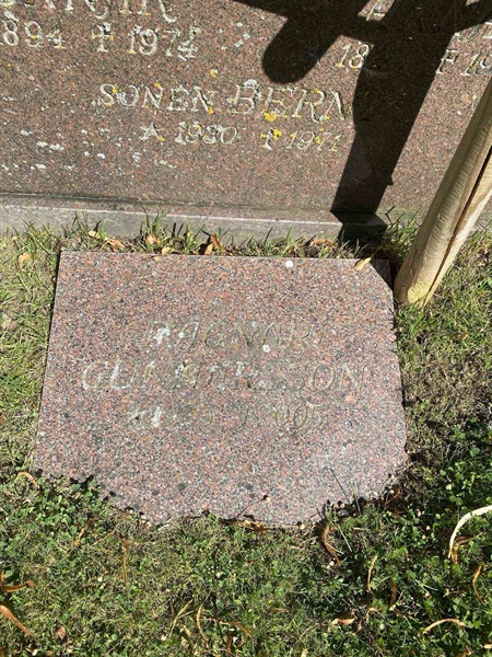 Grave number: SKÄ C     6-8