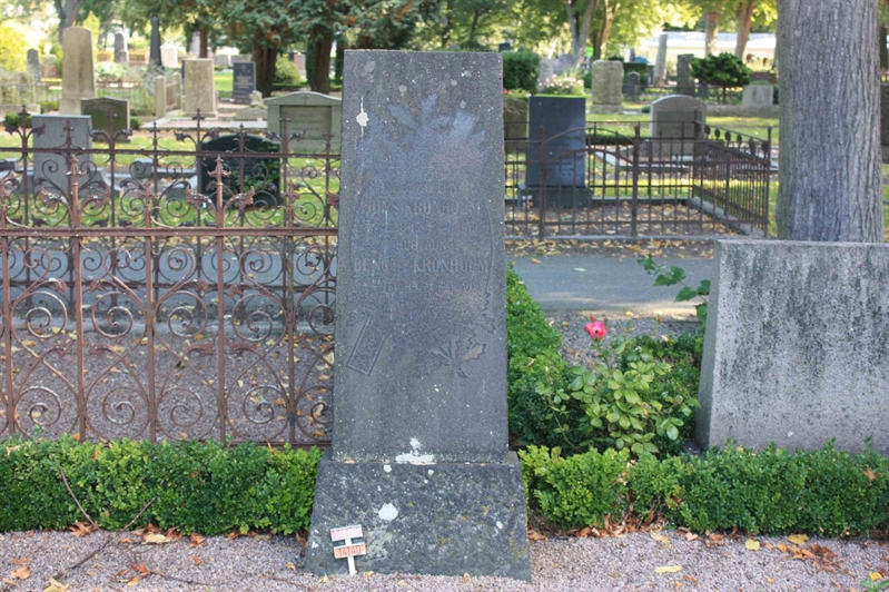 Grave number: Ö 14i   207, 208, 209