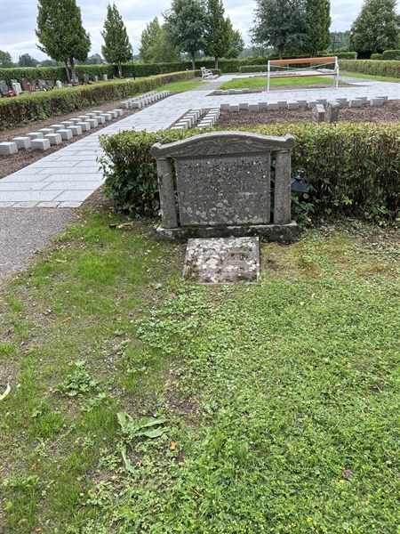 Grave number: 2 N   28A-B