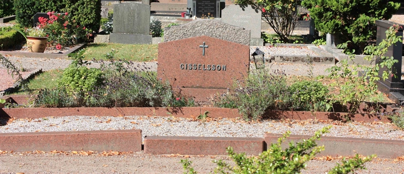 Grave number: Ö 22i   109, 110, 111