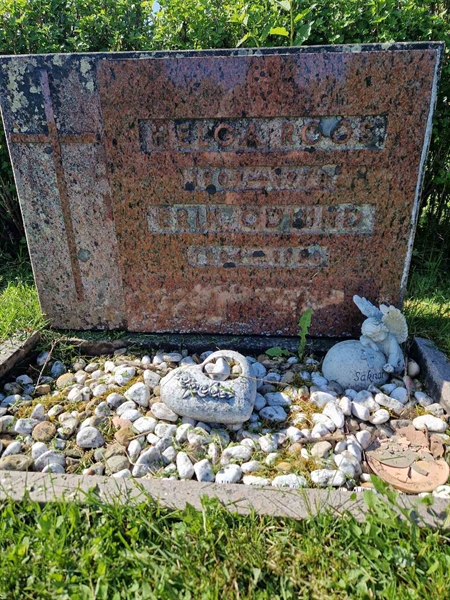 Grave number: 501 24 4902-4903