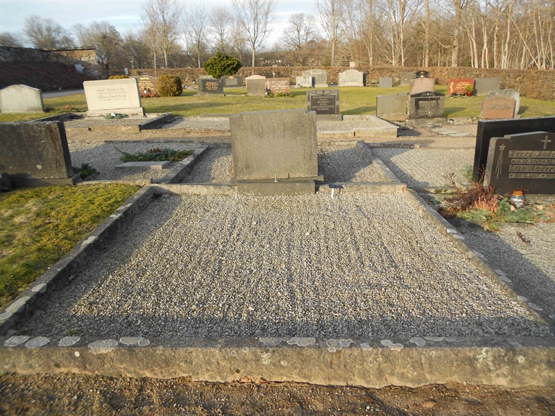 Grave number: NÅ M5    22, 23