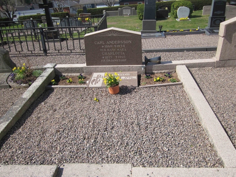 Grave number: 04 B   29, 30