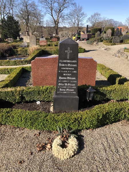 Grave number: FR 1    24, 25