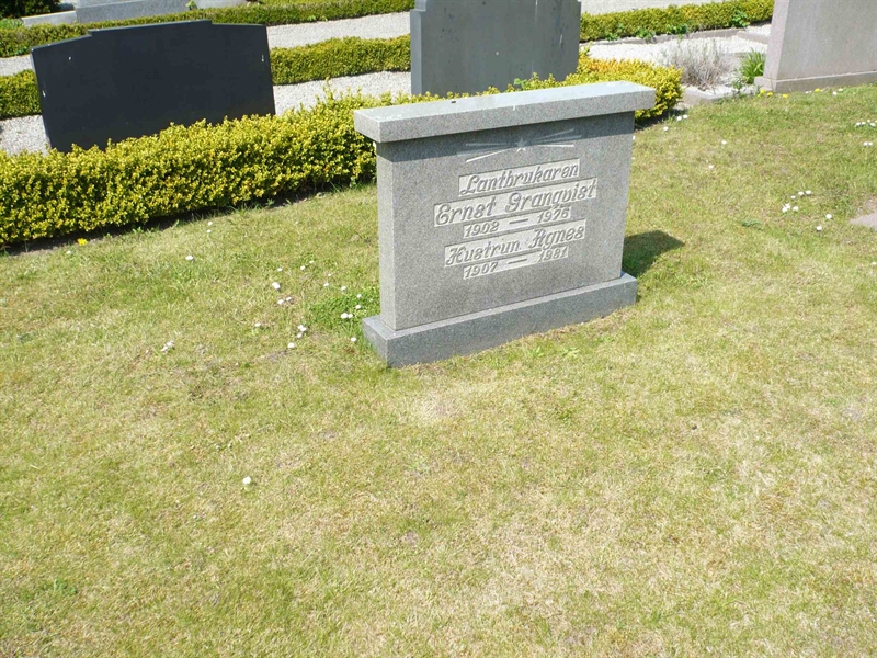 Grave number: 1 9    18