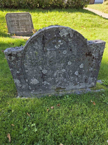Grave number: T A E   935-937