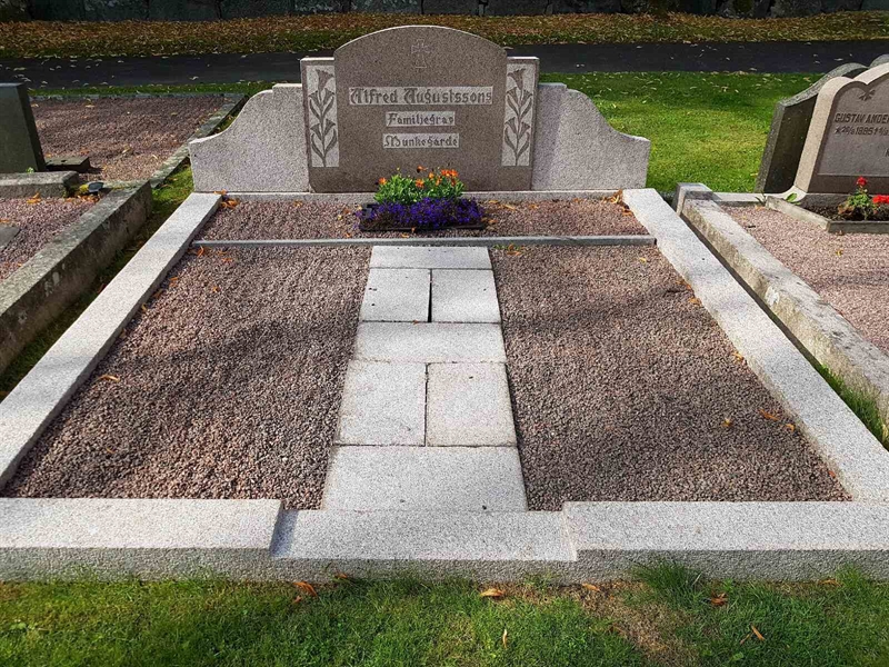 Grave number: 06 60107