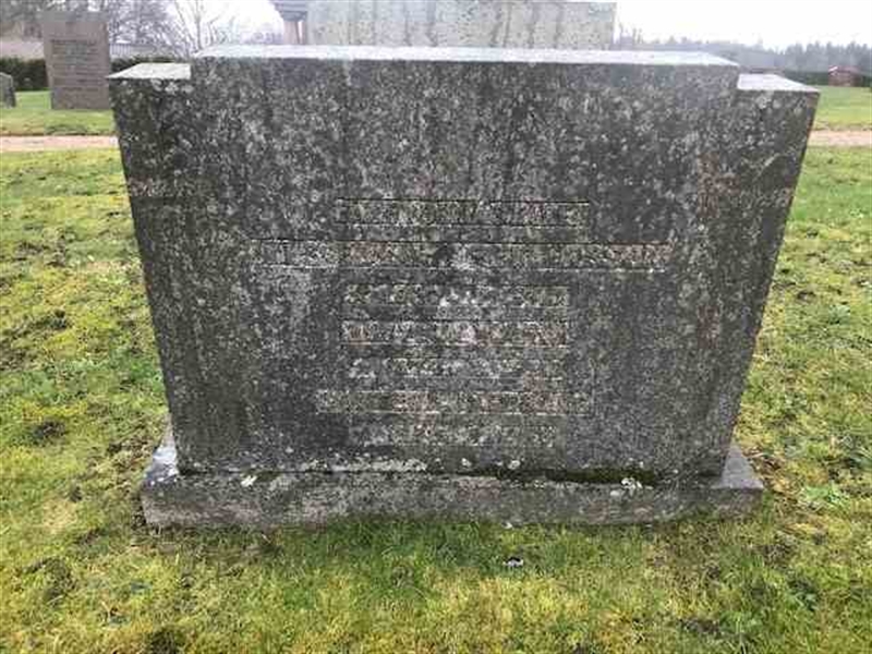 Grave number: M2 B   182, 183