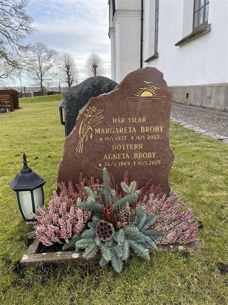 Grave number: HA D     9, 10