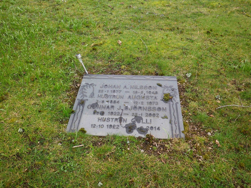 Grave number: LO E   107, 108