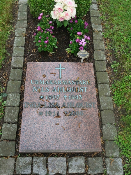 Grave number: HÖB N.UR   396