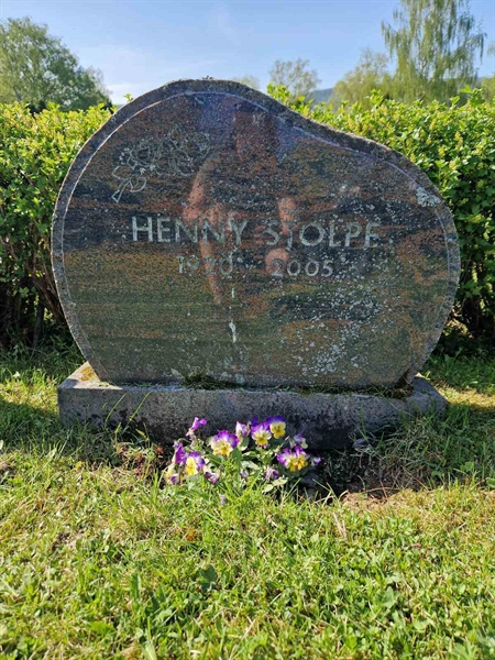 Grave number: 501 24 4999