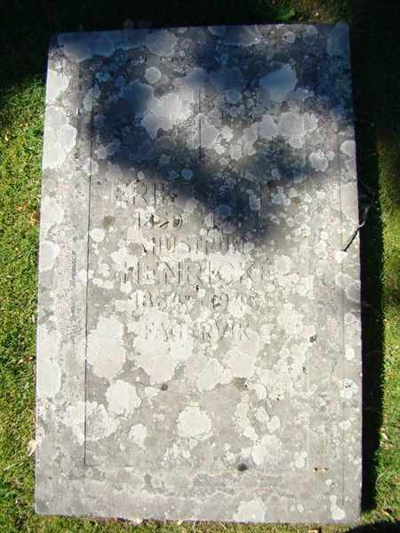Grave number: 10 Vä 01    32-33
