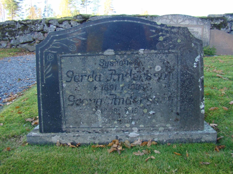 Grave number: 10 Vä 02    14-15