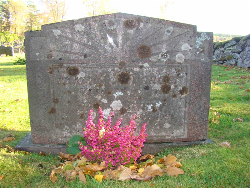 Grave number: 10 Vä 04    20-21