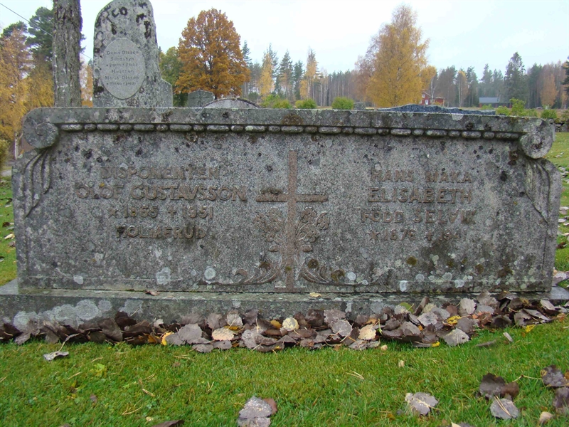 Grave number: 10 Ös 01   105-106