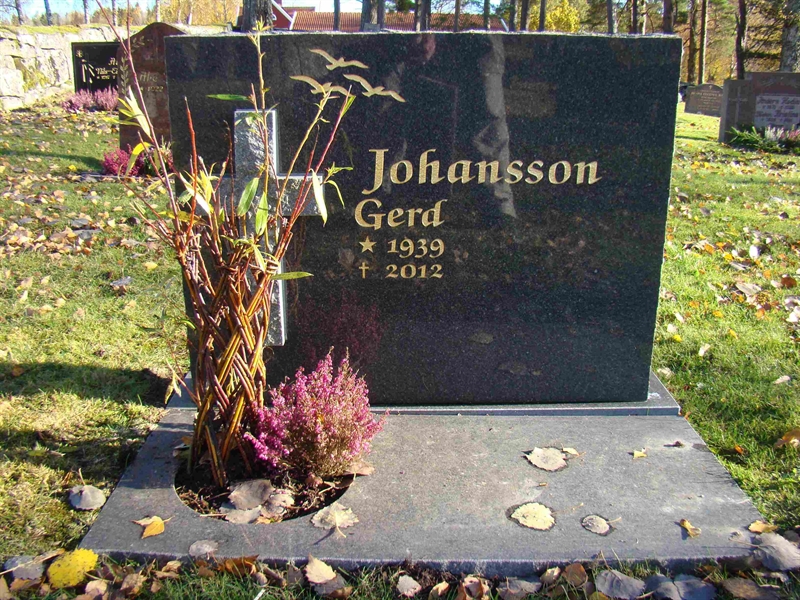Grave number: 10 Ös 03    39a-b