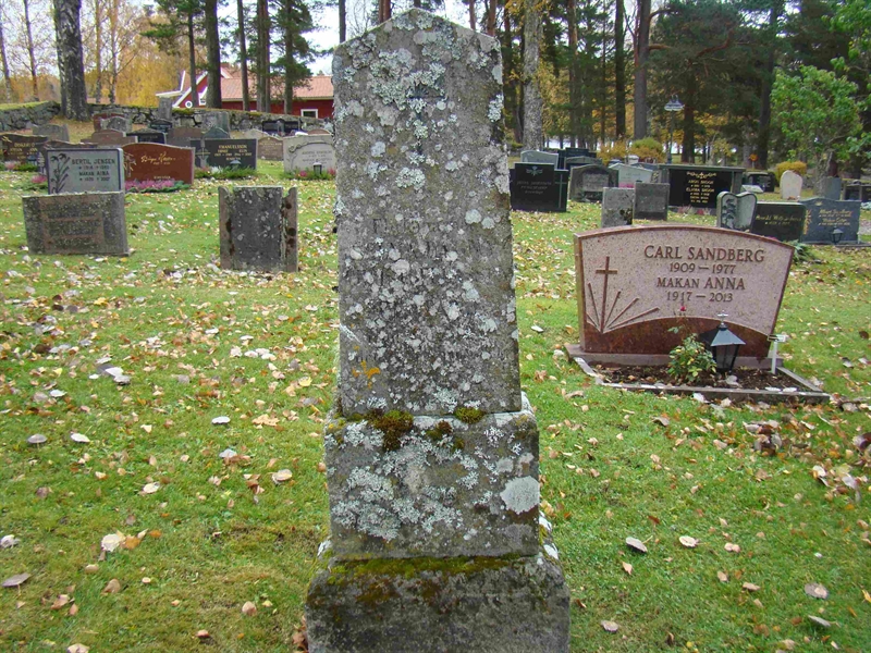 Grave number: 10 Ös 03     7-9